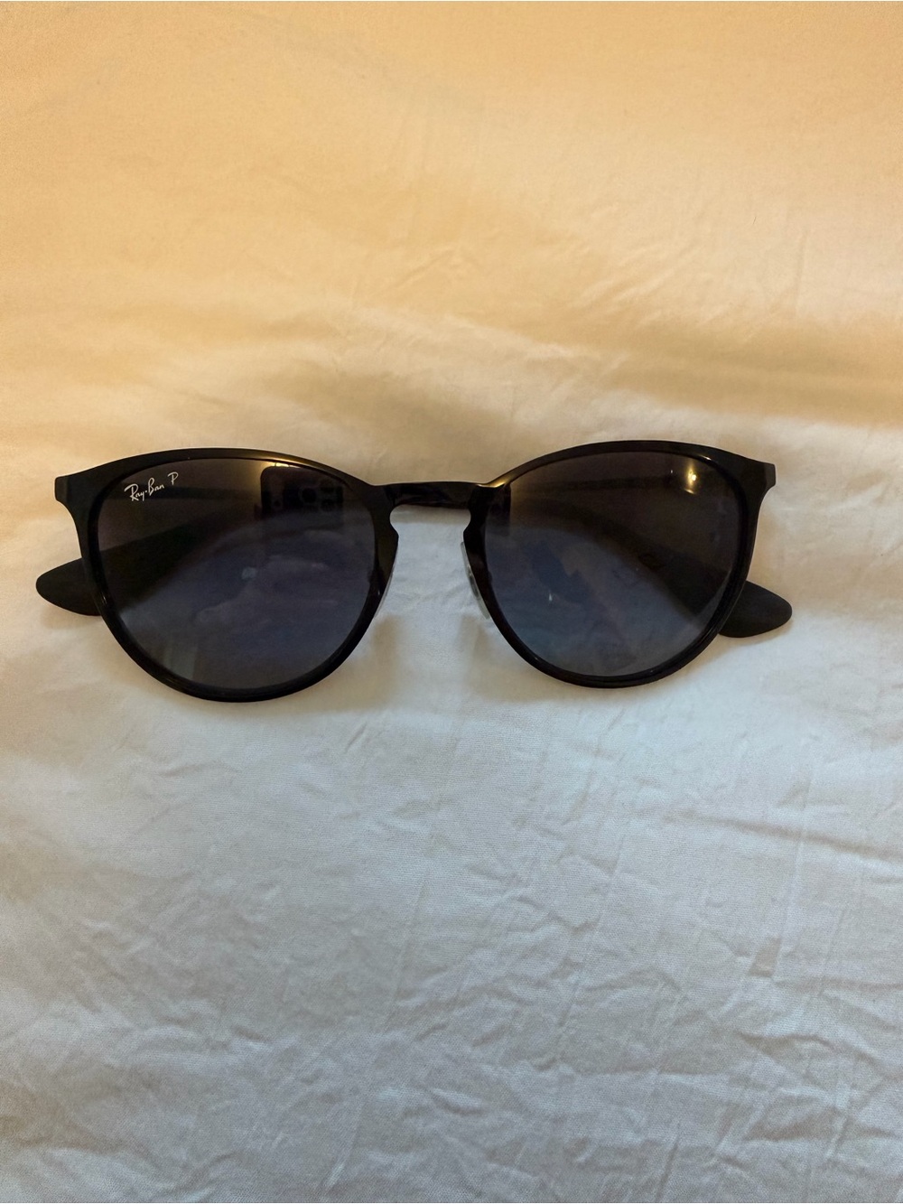 Ray-Ban Black Polarized Round Sunglasses